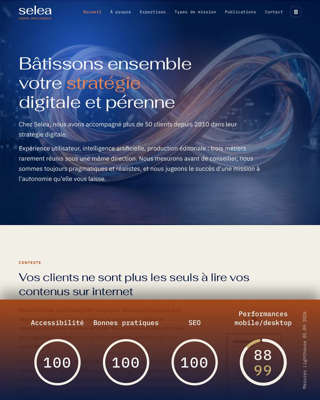 Page d'accueil de selea.pro, dont le titre « Bâtissons ensemble votre stratégie digitale et pérenne » se détache sur un fond bleu nuit, surmontant un bandeau cuivre qui donne quatre mesures Lighthouse du 5 septembre 2026 : accessibilité 100, bonnes pratiques 100, référencement 100, et performances 88 sur mobile, 99 sur ordinateur.
